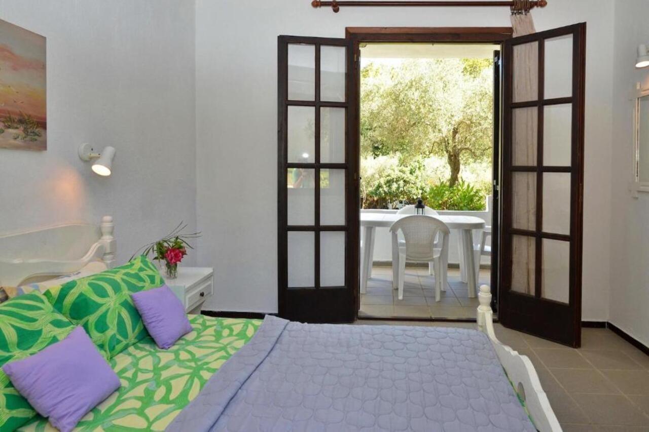 Katerina Apartments Troulos Luaran gambar