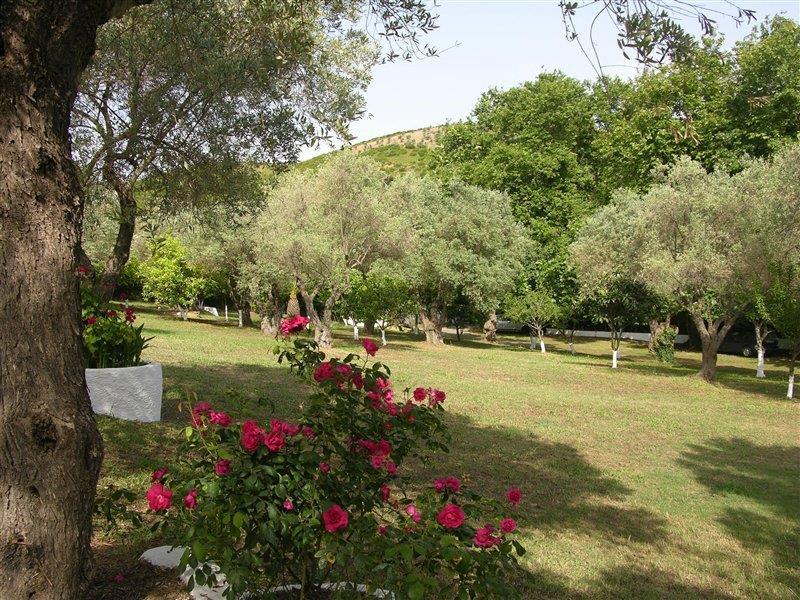 Katerina Apartments Troulos Luaran gambar
