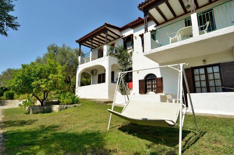Katerina Apartments Troulos Luaran gambar